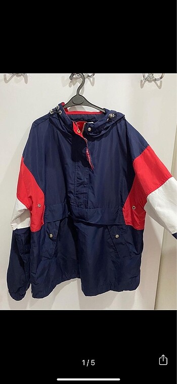 Bershka cepli yağmurluk