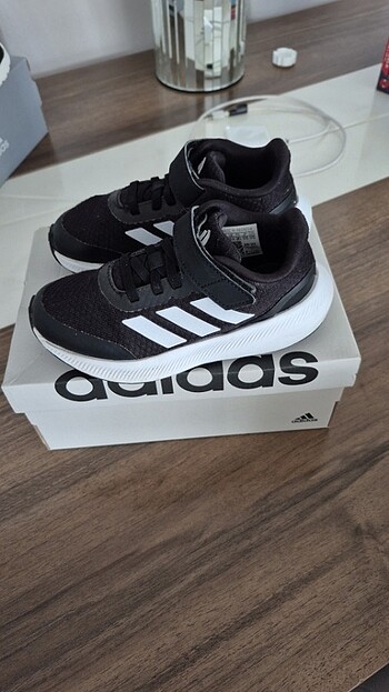28 Beden Adidas Erkek çocuk spor ayakkabı 28,5 numara