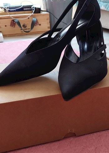 Trendyol & Milla Siyah Stiletto Kesik Detaylı Kadın Topuklu Ayakkabı