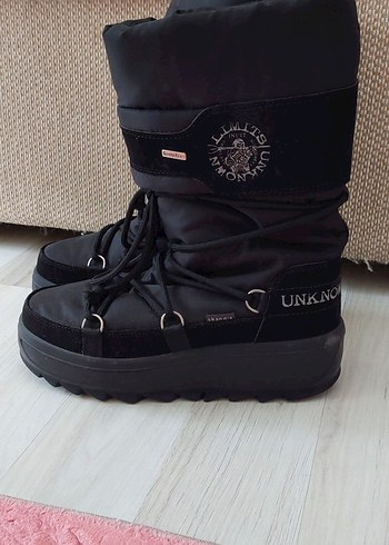Siyah Kadın kar botu