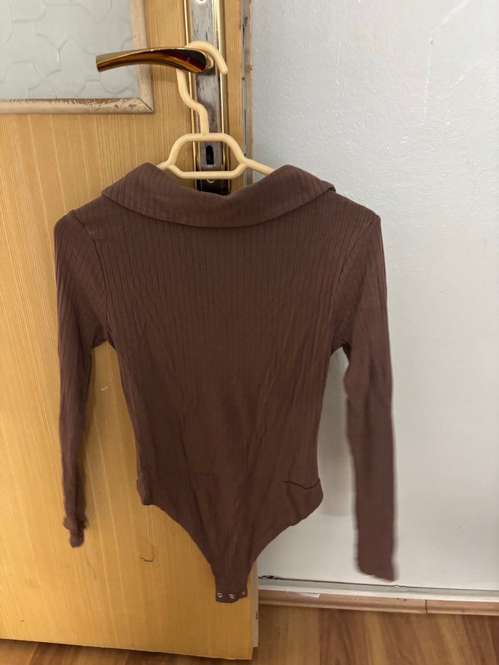 Kahverengi V Yakalı Fitted Bluz - Görsel 3