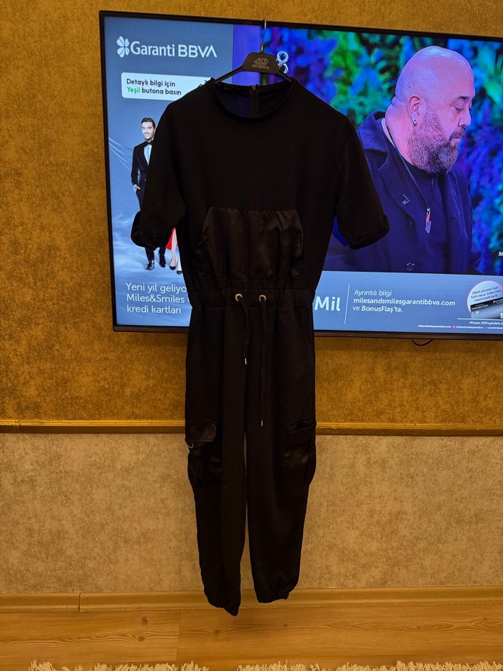 Kısa Kollu Siyah Tulum - Görsel 2