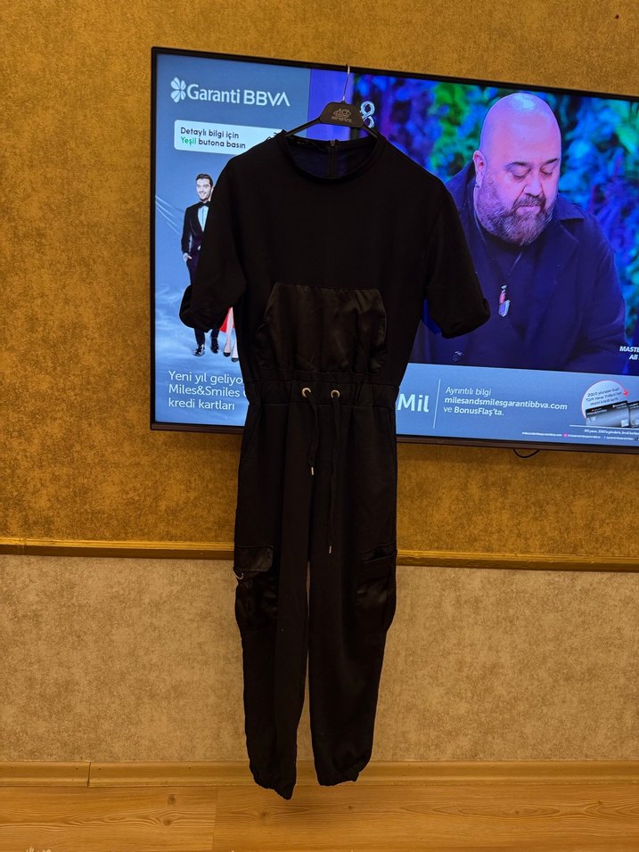 Kısa Kollu Siyah Tulum - Görsel 3