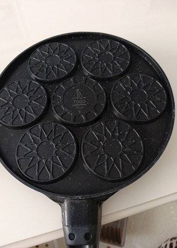 Siyah Gülen Yüzlü Emojili 7 Bölmeli Pankek Tava - Görsel 2