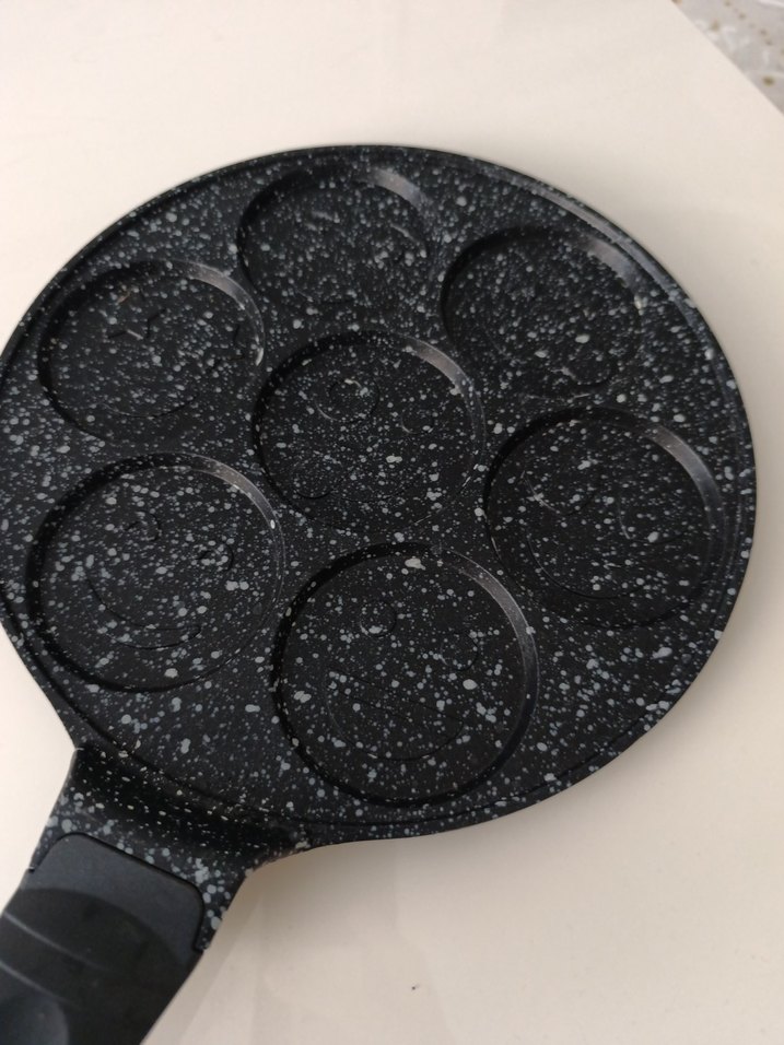 Siyah Gülen Yüzlü Emojili 7 Bölmeli Pankek Tava - Görsel 4