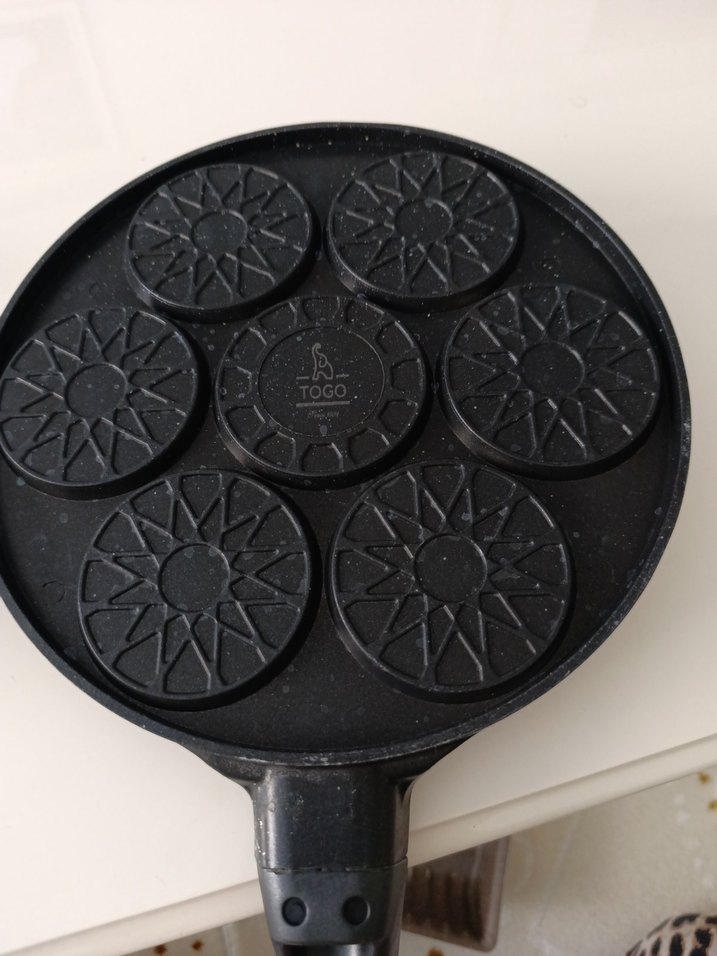 Siyah Gülen Yüzlü Emojili 7 Bölmeli Pankek Tava - Görsel 2