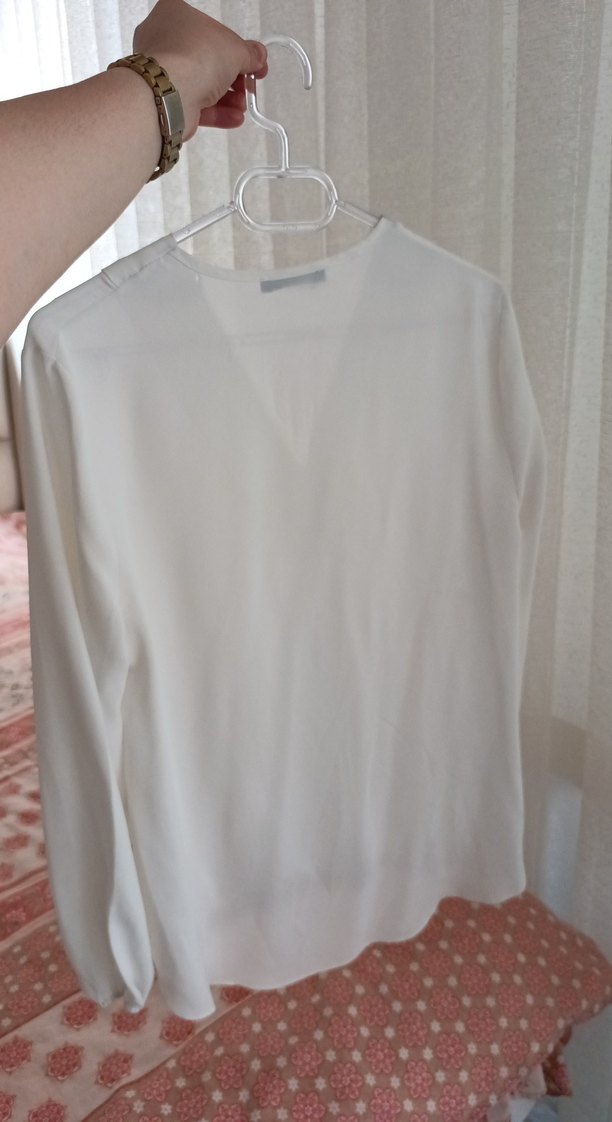 V Yaka Beyaz Salaş Kadın Gömlek - Görsel 3