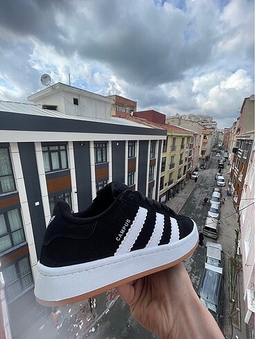 Nike Adidas campus