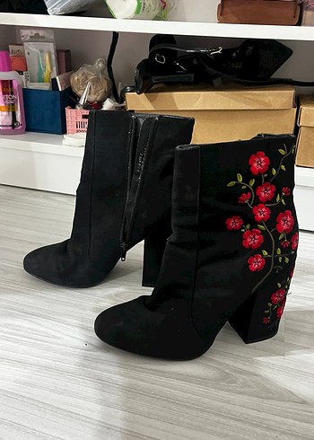 Nakışlı  Siyah Süet Kadın Bot - Görsel 2