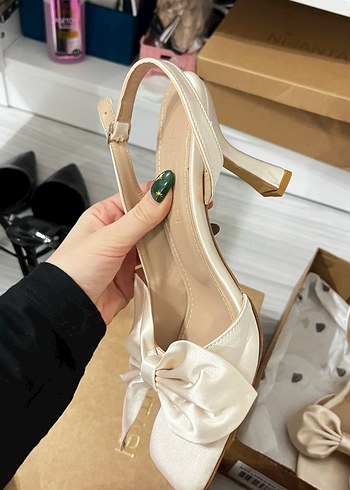 Bej Fiyonklu Kadın Topuklu Ayakkabı - Görsel 4