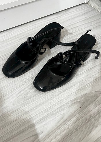 Siyah Rugan Stiletto Tokalı Kadın Ayakkabı - Görsel 2