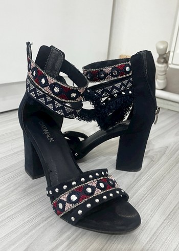 Koyu Lacivert Nakışlı Tokalı Bohem Topuklu Ayakkabı - Görsel 3