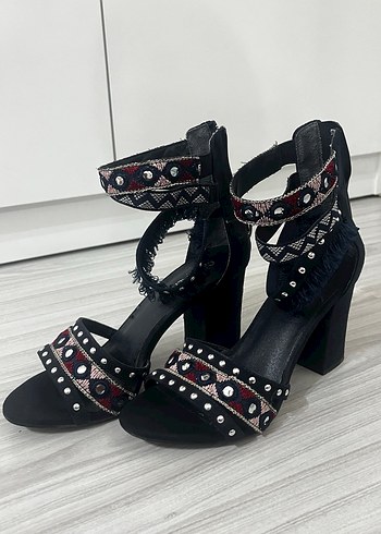 Koyu Lacivert Nakışlı Tokalı Bohem Topuklu Ayakkabı - Görsel 2