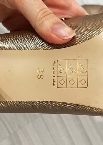 Bej Parlak Stiletto Topuklu Kadın Ayakkabı - Görsel 4