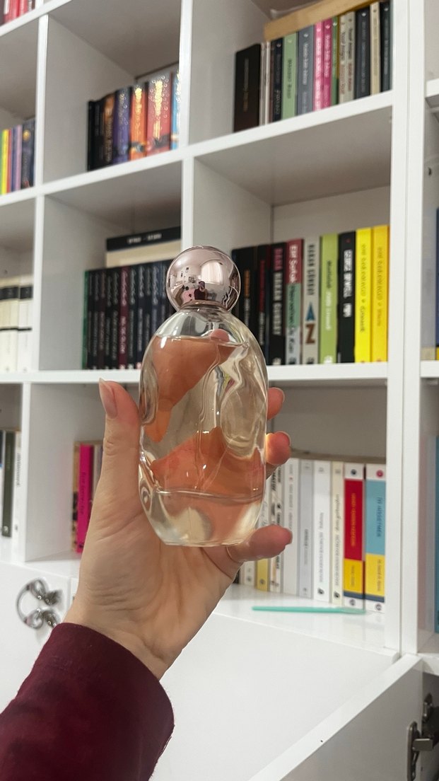 Kylie Jenner Cosmic Kadın Parfümü 100 ml - Görsel 2