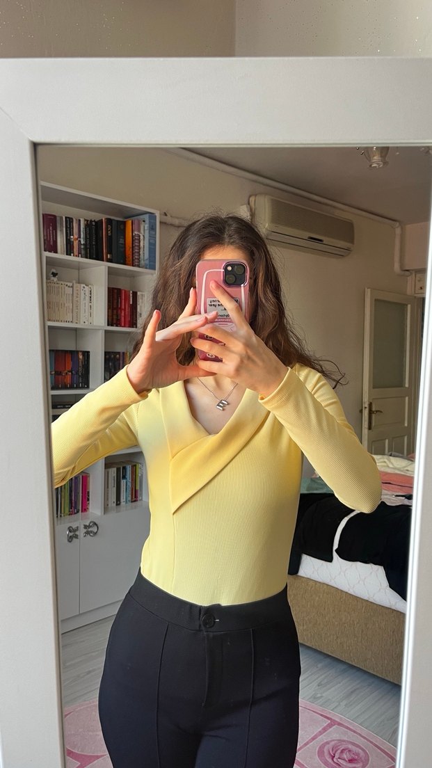 Sarı V Yakalı Triko Kadın Bluz - Görsel 3