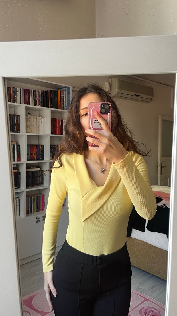 Sarı V Yakalı Triko Kadın Bluz - Görsel 2