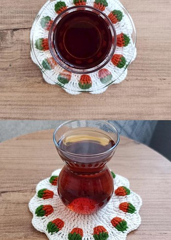Çilek Motifli Örgü Bardak Altlığı
