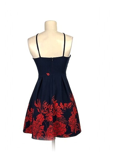 s Beden PreLoved Kısa Elbise %70 İndirimli.