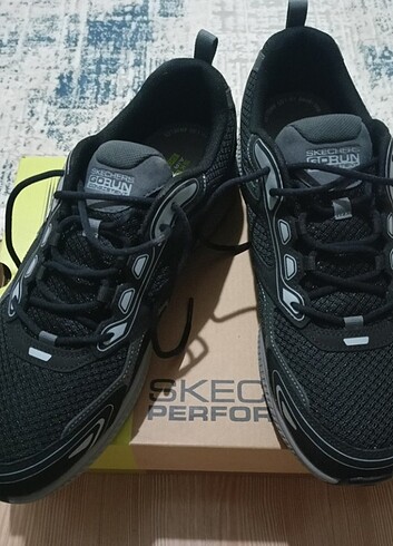 45 Beden siyah Renk Skechers ayakkabı 