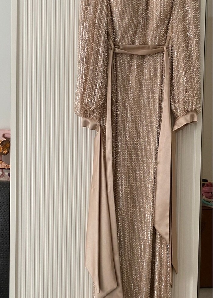 Payetli uzun abiye elbise - Görsel 4