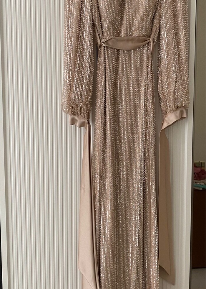 Payetli uzun abiye elbise - Görsel 3