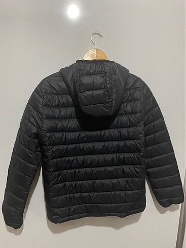 m Beden Pull and bear hafif şişme mont
