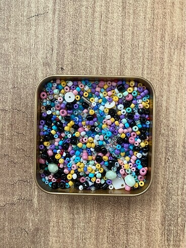 Karışık Boncuk (Yaklaşık 600 adet)