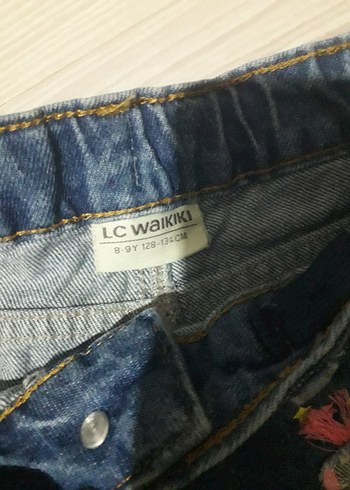 8 Yaş Beden mavi Renk Nakışlı Mavi Denim Kız Şortu