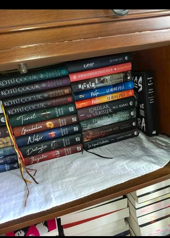  Beden Renk Roman Kitap Seti - Aşiyan, Yabancılar, Emare