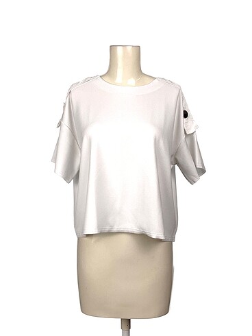 Zara T-shirt %70 İndirimli.