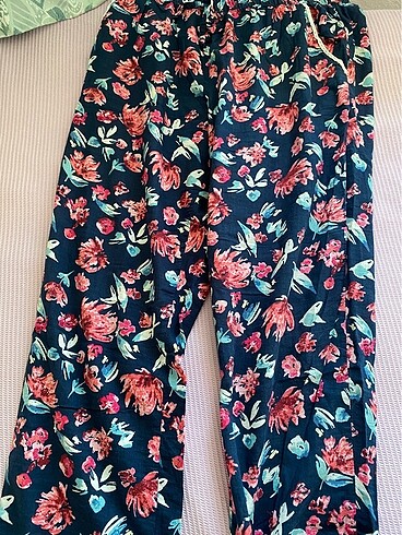 yazlık çiçekli lastikli pantolon