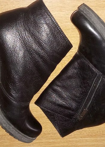 Siyah Deri Kadın Dolgu Topuklu Bot - Görsel 2