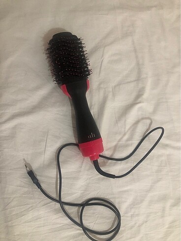 saç düzleştirici fön makinesi dyson ile yarışır