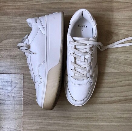 bershka kalın taban beyaz sneaker