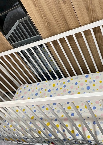 Ikea Beyaz Bebek Beşiği Pastel Renkli