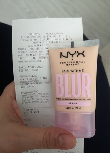 NYX Blur Tint fondöten 02 fair