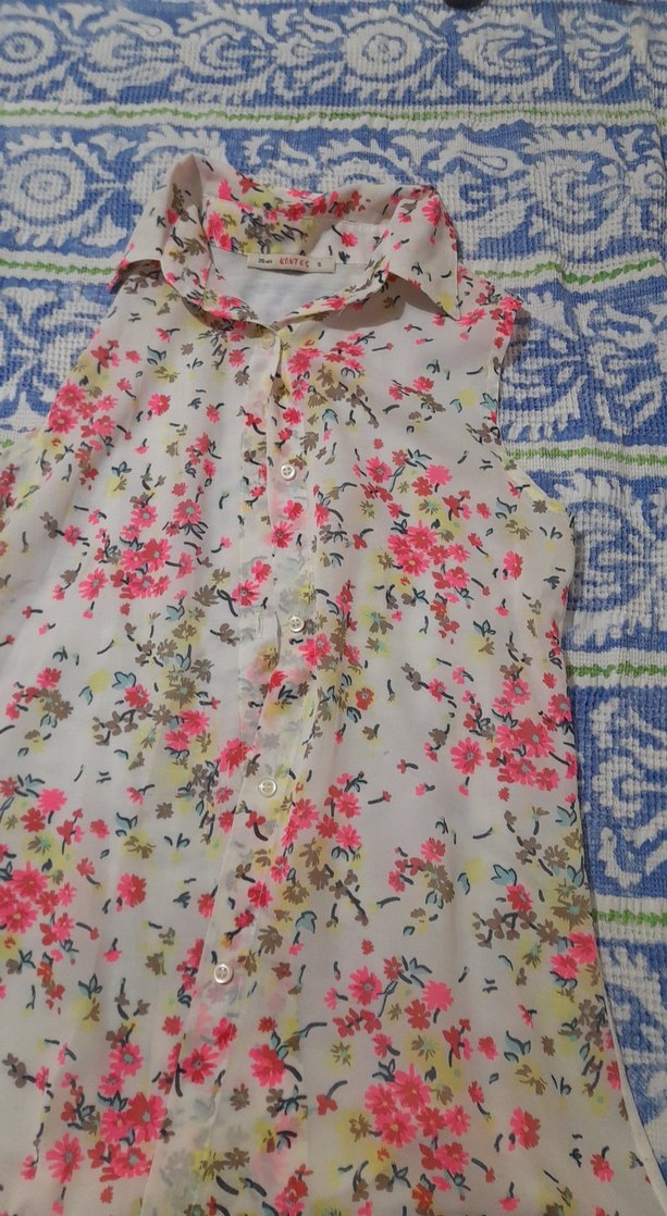 Çiçek Desenli Düğmeli Kolsuz Kadın Gömlek - Görsel 4