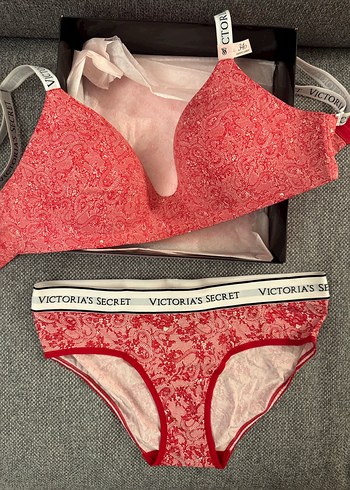 Victoria's Secret kırmızı iç çamaşırı takımı - Görsel 2