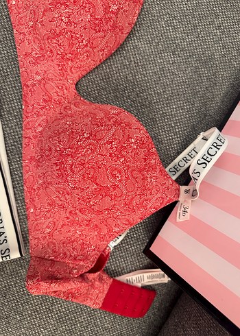Victoria's Secret kırmızı iç çamaşırı takımı - Görsel 4