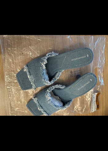 Stradivarius kot denim kısa topuklu terlik - Görsel 6
