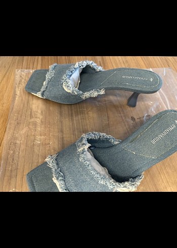 Stradivarius kot denim kısa topuklu terlik - Görsel 7