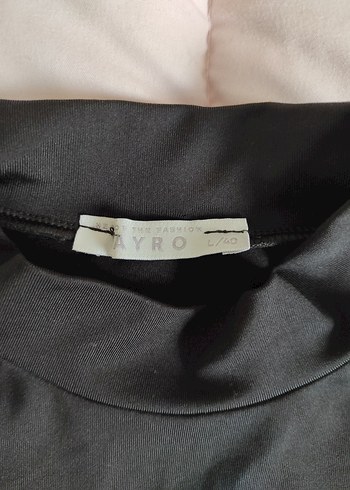 Siyah Yüksek Yakalı Uzun Kollu Kadın Bluz - Görsel 3