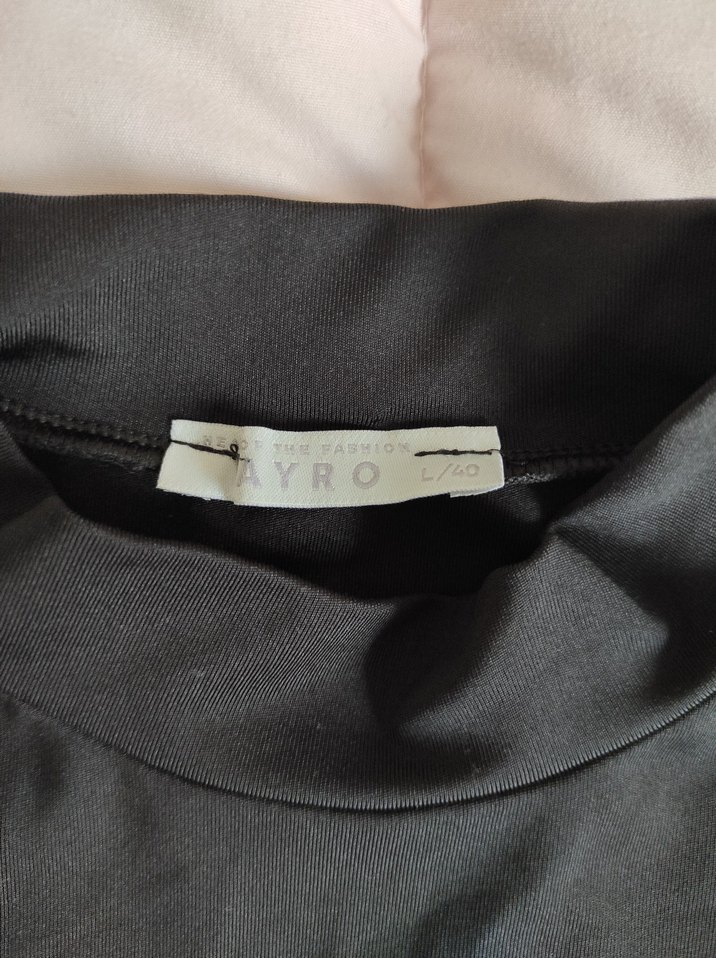 Siyah Yüksek Yakalı Uzun Kollu Kadın Bluz - Görsel 3