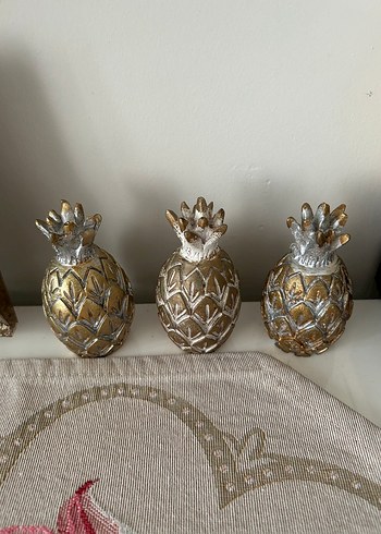 Parlak Altın Ananas Figürleri
