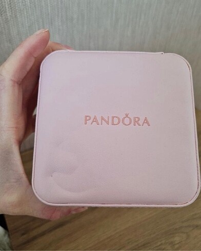Pandora Pandora kutu Kullanılmadı durduğu yerde az ezilmiş