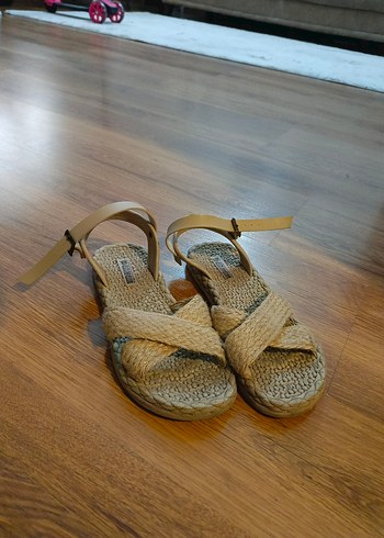 Bej Minimalist Kadın Sandalet