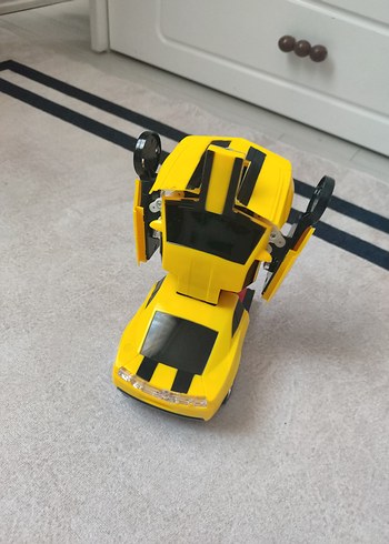 Beden Renk Sarı Oyuncak Araba Siyah Şeritli sesli ve hareketli robot araba