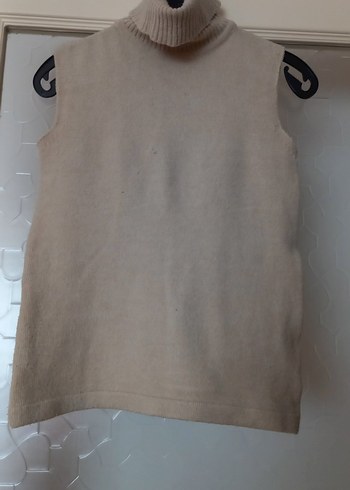 Yüksek Yakalı Kolsuz Bej Triko - Görsel 2