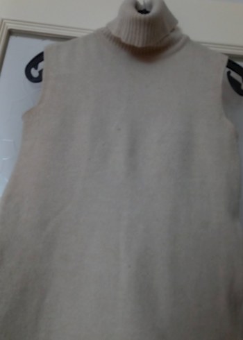 Yüksek Yakalı Kolsuz Bej Triko - Görsel 3